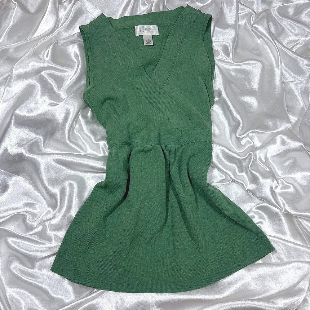 y2k Ann Taylor LOFT Knit Top Green Excellent Surplice Empire Waist Sleeveless S